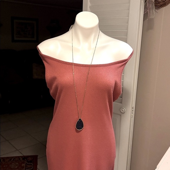 Elegant Long Necklace with Teardrop Pendant - Picture 9 of 9